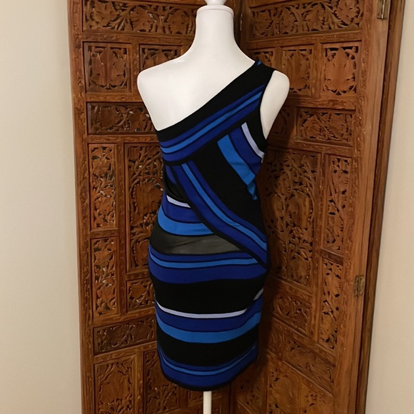 Arden B Medium Dress - Picture 2 of 4